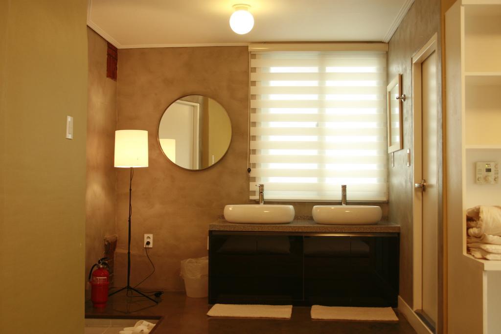 Crib 49 Guesthouse - Foreigner Only Seoel Kamer foto