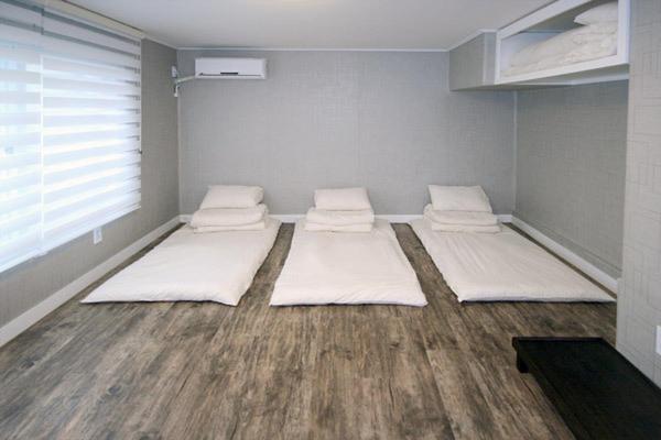 Crib 49 Guesthouse - Foreigner Only Seoel Buitenkant foto