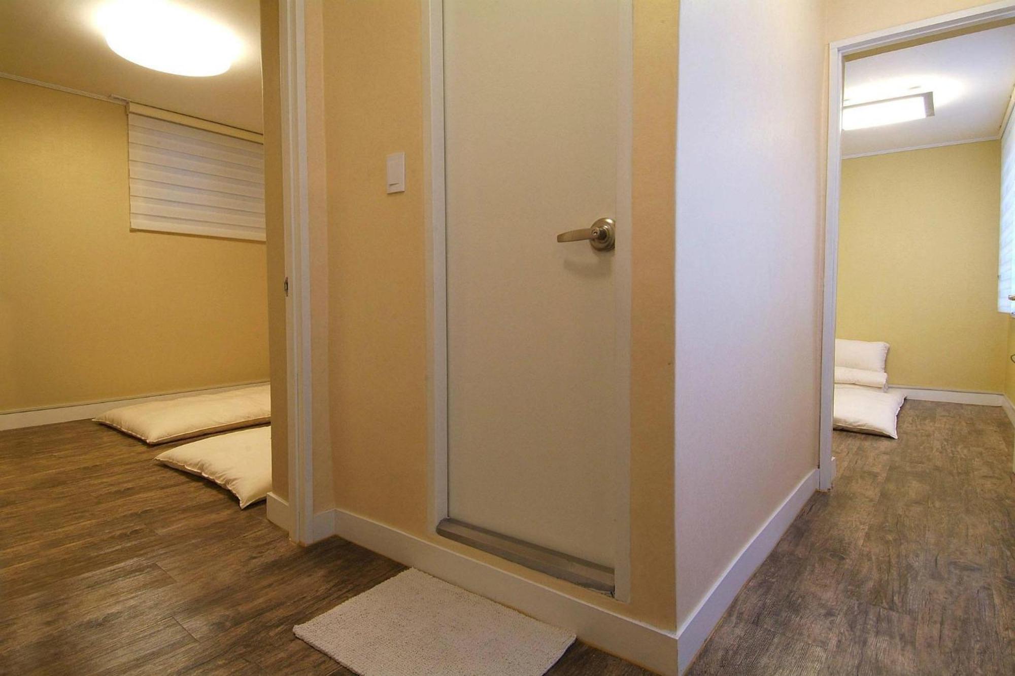 Crib 49 Guesthouse - Foreigner Only Seoel Kamer foto